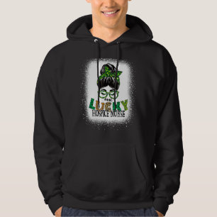 One Lucky Hospice Nurse gebleicht Messy Bun St Pat Hoodie