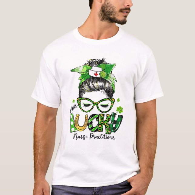 One Lucky Nurse Practitioner Messy Bun St Patrick' T-Shirt (Vorderseite)