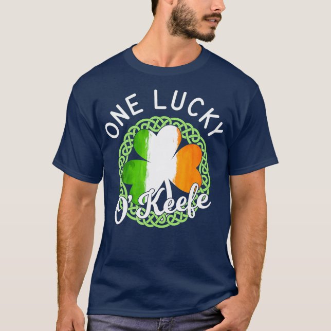 One Lucky OKeefe Irish Family Name T-Shirt (Vorderseite)
