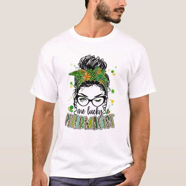One Lucky Pharmacist Messy Bun Kleeblatt St Patric T-Shirt (Vorderseite)