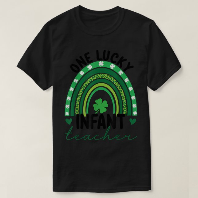 One Lucky Säugling Teacher Gnomes St T-Shirt (Design vorne)