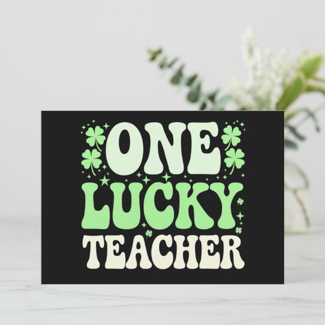 One Lucky Teacher Groovy Retro Teacher St Patricks Einladung (Stehend Vorderseite)