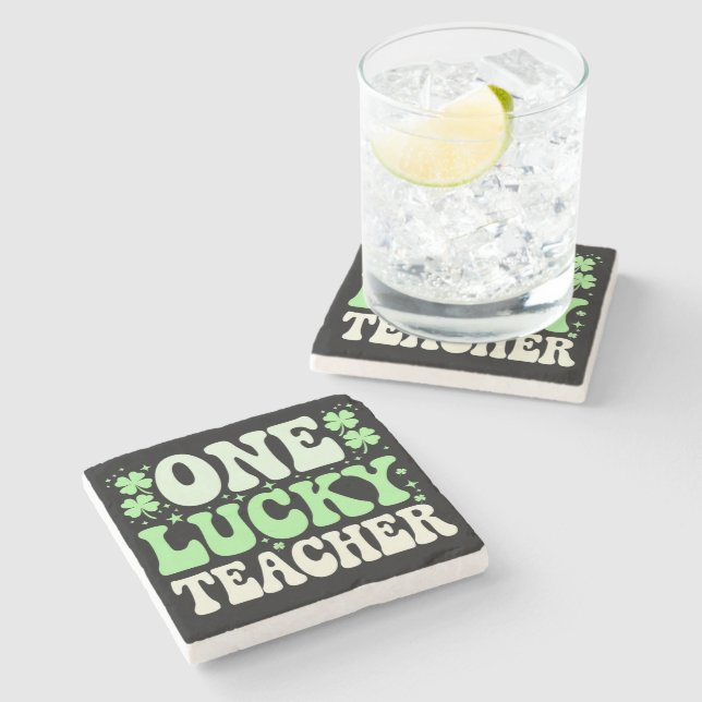 One Lucky Teacher Groovy Retro Teacher St Patricks Steinuntersetzer (Seitenansicht)