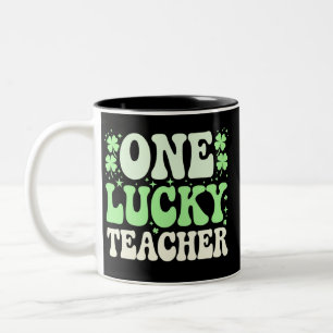 One Lucky Teacher Groovy Retro Teacher St Patricks Zweifarbige Tasse