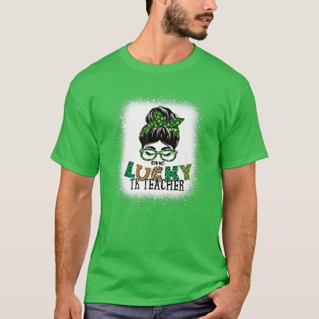 One Lucky TK Teacher Bleached Messy Bun St Patrick T-Shirt (Vorderseite)