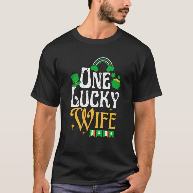 One Lucky Wife St Patricks Day Irish Shamrock Matc T-Shirt (Vorderseite)