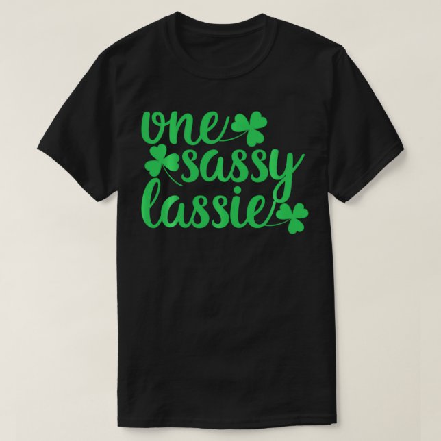 One Sassy Lassie T-Shirt St Patrick's Day Gift (Design vorne)