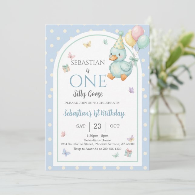 One Silly Goose Blue Boy 1st Birthday Einladung (Stehend Vorderseite)