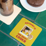 One Smart Cookie Personalisiert Graduation Party Rechteckiger Pappuntersetzer<br><div class="desc">Erstellen Sie benutzerdefinierte Party-Vorräte, um Ihren intelligenten Cookie zu feiern. Diese Untersetzer sind perfekt für Abschlussfeiern. Sie sind mit dem Slogan "ONE SMART COOKIE" sowie einer Abbildung eines ausgiebig aussehenden Vanille-Sandwich-Creme-Cookies ausgestattet, das neben Ihrem individuelle Name und Foto eine rote Brille trägt. Rote Schriften heben sich vor einem sonnigen gelben...</div>