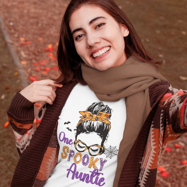 One Spooky Auntie Funny Halloween Aunt T-Shirt (Von Creator hochgeladen)