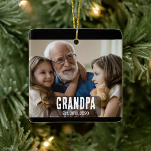 Opa Est. Weißer Grunge-Textfoto Keramikornament