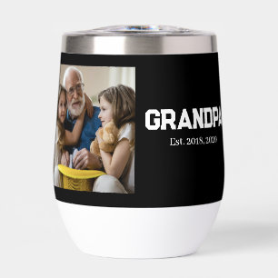 Opa Est. Weißes Schriftfoto