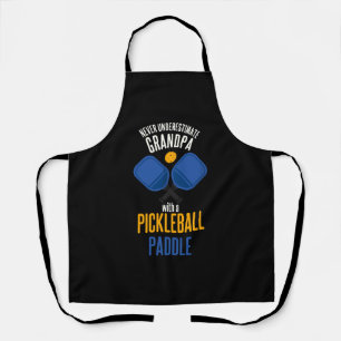 Opa nie unterschätzen mit einem Pickleball Schürze