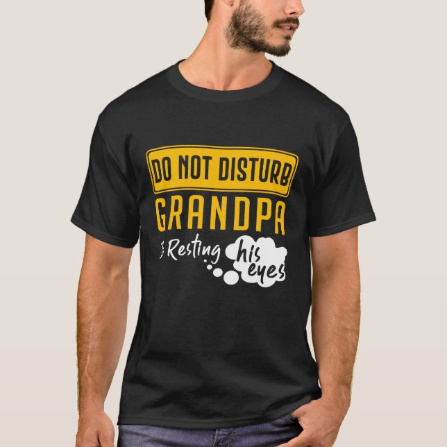 Opa setzt sich wieder in die Augen T-Shirt (Vorderseite)