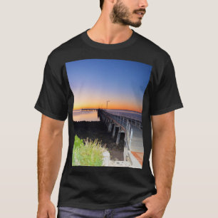 Opal Sunset: Sonnenuntergang über einem Wharf, T-Shirt