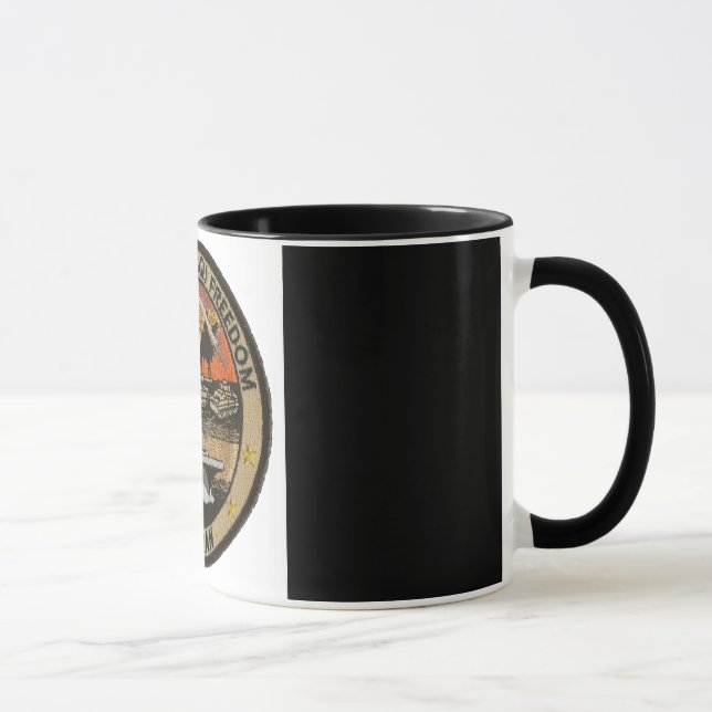 Operations-irakische Freiheits-Schwarz-Tasse Tasse (Rechts)