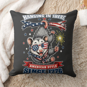 Opossum suspendu pour le 14 juillet Coussin de déc