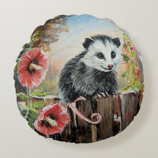 Opossum und Hollyhocks Rundwurfkissen Rundes Kissen
