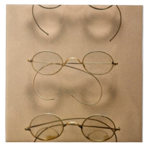 Optiker - Einfache Goldfassungen Fliese