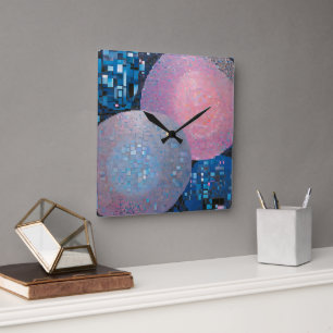 Opulente Ovale: Farbtöne von Blau und Rosa in Abst Quadratische Wanduhr