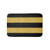Or chic et tapis de bain rayé noir