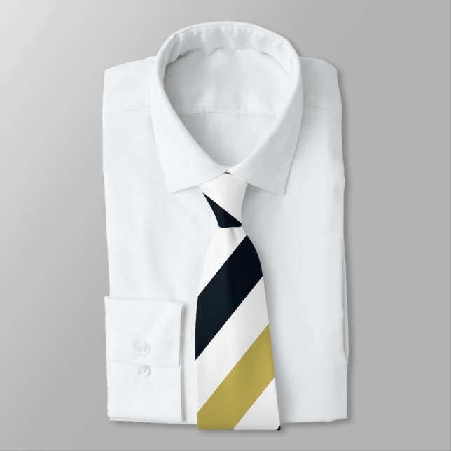 Or de marine et cravate régimentaire blanche de (Attaché)