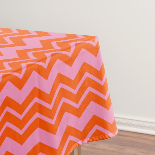 Orange and Pink Chevron Pattern Design  Tischdecke (Beispiel)