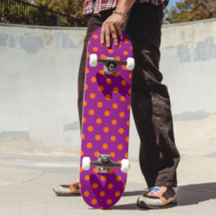 Orange auf Lila Polka Dots Design Skateboard