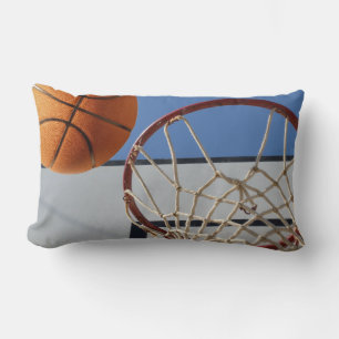 Orange Basketball wird Punkte sammeln. Lendenkissen