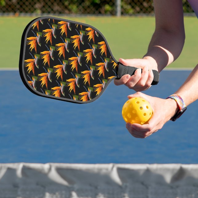 Orange Bird of Paradise Pflanze Pattern auf Schwar Pickleball Schläger (InSitu)