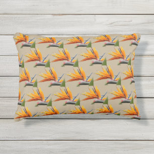 Orange Bird of Paradise Pflanze Pattern on Khaki Kissen Für Draußen