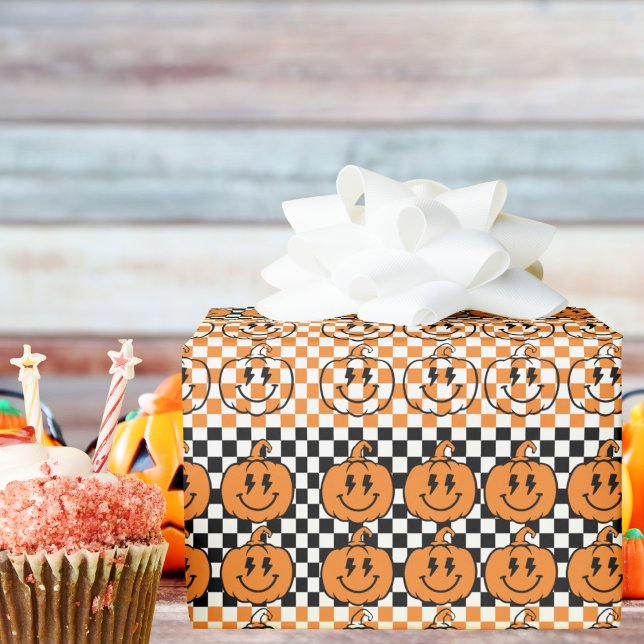 Orange Black Retro Rad Pumpkin Checkered Halloween Geschenkpapier (Von Creator hochgeladen)