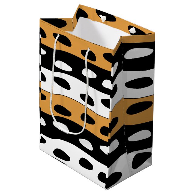 Orange Black White Stripes Mittlere Geschenktüte (Vorderseite Schrägansicht)