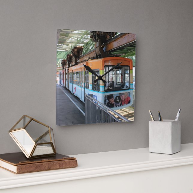 Orange Blue Wuppertal Floating Train Quadratische Wanduhr (Büro)