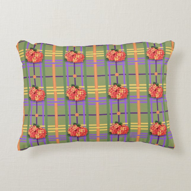 Orange Blume auf Moss Green Kariert Accent Pillow Dekokissen (Vorderseite)