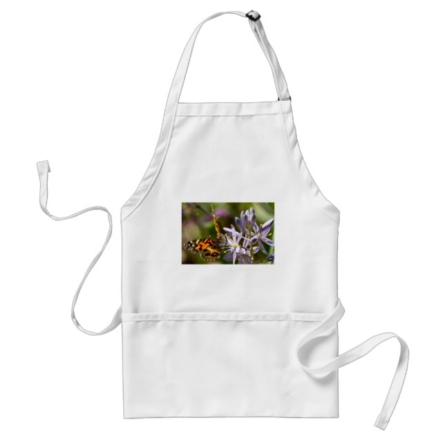 Orange Butterfly über Wild Hyacinth Apparel & Gesc Schürze (Vorne)