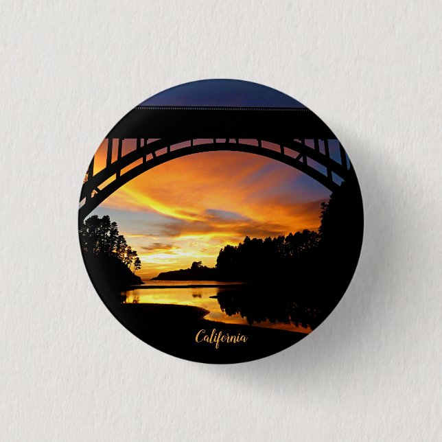 Orange California Coastal Sunset unterhalb der Brü Button (Vorderseite)