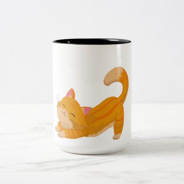 Orange Cat stretching Zweifarbige Tasse (Mittel)