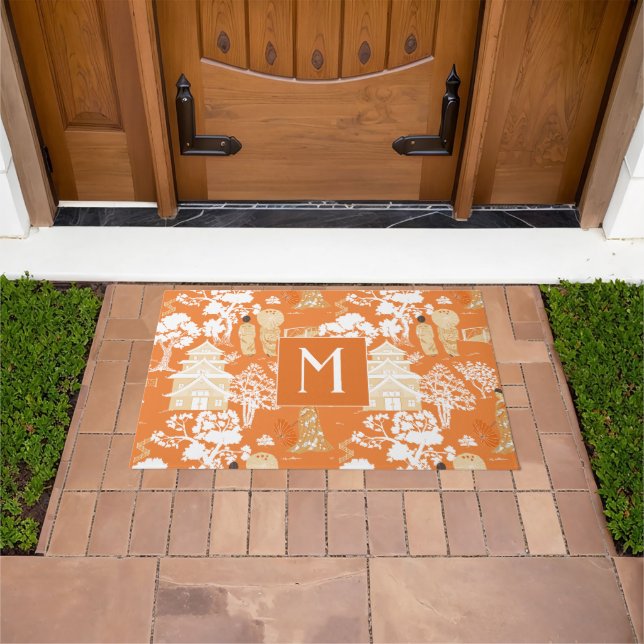 Orange Chinoiserie Pagodas Monogram Fußmatte (Außenbereich)