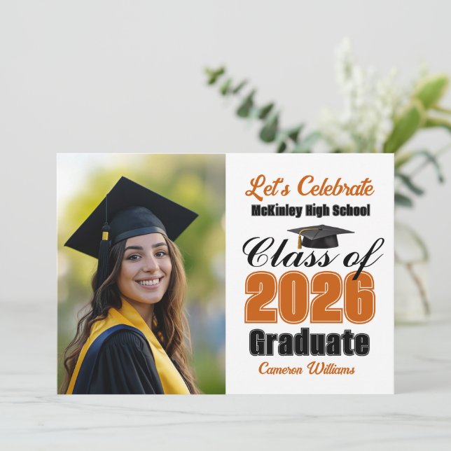 Orange Class of 2026 Photo Graduation Party Einladung (Stehend Vorderseite)