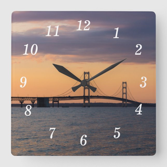 Orange Dusk Mackinac Bridge Uhr (Vorderseite)