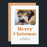 Orange Festive Bold Typografy Christmas Foto Feiertagskarte<br><div class="desc">Frohe Weihnachten! Versenden Sie feierliche Grüße in dieser Weihnachtszeit mit dieser anpassbaren Weihnachtsflachkarte. Es zeichnet sich durch orangefarbene Typografie und Pinstripmuster aus. Personalisieren Sie diese,  indem Sie ein Foto,  Namen,  Jahr und andere Details hinzufügen. Diese moderne Weihnachtskarte für das Foto ist auch in anderen Kartenzügen erhältlich.</div>