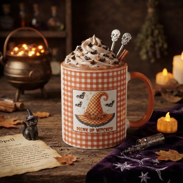 Orange Gingham Halloween Hexenhut & Fledermäuse Tasse (Von Creator hochgeladen)