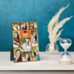 Orange Graduate Collage Abschluss Foto Fotoplatte<br><div class="desc">Diese moderne orangefarbene Senior Graduate Foto-Plakette zeigt Ihre Lieblings-9 Studentenfotos. Die Dekoration der Graduierungsparty ist mit klassischer weißer Typografie Ihres High School- oder Uni-Namens für die Klasse von 2025 ausgestattet. Passen Sie dieses Sake-Geschenk mit Ihrem geschlossen Jahr unter der schwarzen Graduierenkappe an. Es verfügt über 2 horizontale Bilder, 5 vertikale...</div>