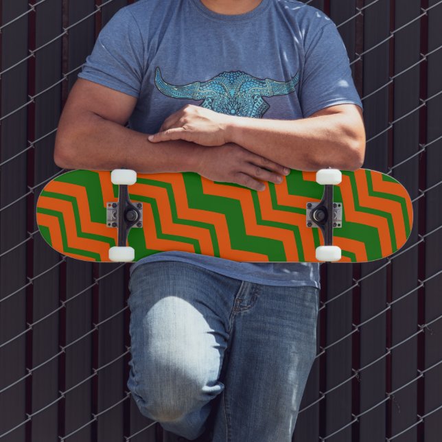 Orange Grüne Chevron-Zickzack-Design  Skateboard (Außenbereich 3)