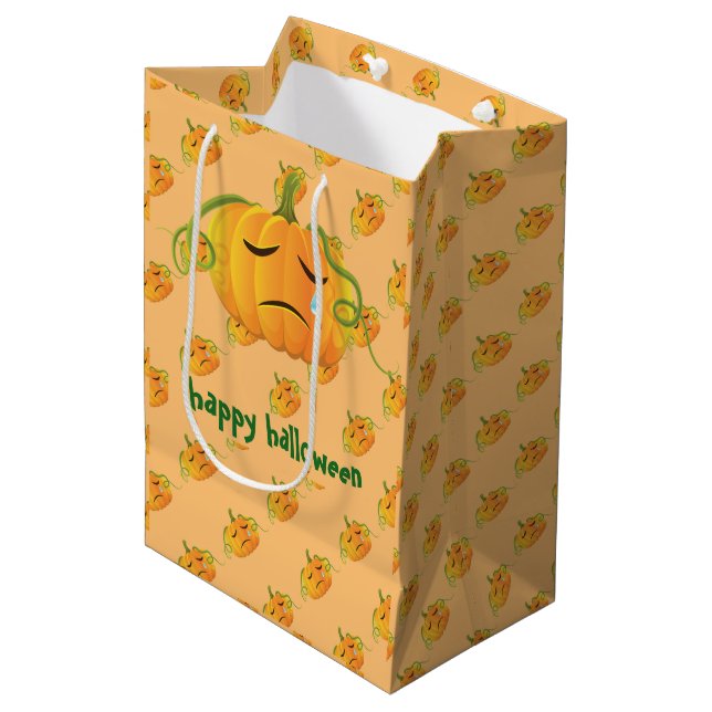 Orange Halloween Sad Pumpkin Seamless Pattern Mittlere Geschenktüte (Vorderseite Schrägansicht)