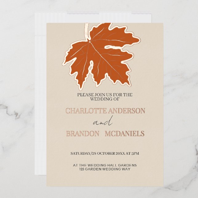 Orange Herbst Ahornblättriger Hochzeitsplatz Rose  Folieneinladung (Briefumschlag)