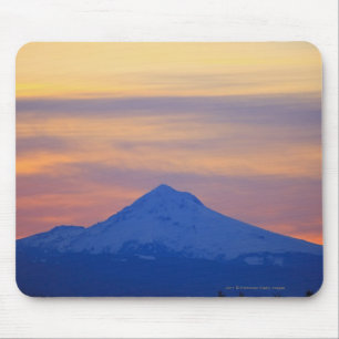 Orange Himmel-Schnee mit einer Kappe bedeckter Mousepad