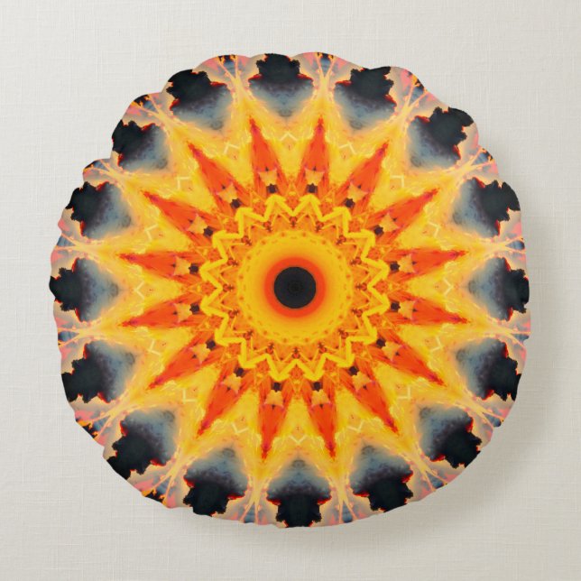 Orange Intricate Mandala Rundes Kissen (Vorderseite)