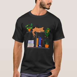 Orange Katze liegt auf floralem Bücherregal Buch K T-Shirt